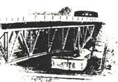 Le pont de Veldwesel, vu de la frontire hollandaise. A l'entre, le fortin o prirent douze hommes. Dans la cule, l'abri C