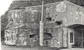 Vue rcente de l'entre du Fort d'Eben-Emael. La chemine n'existe plus de nos jours.